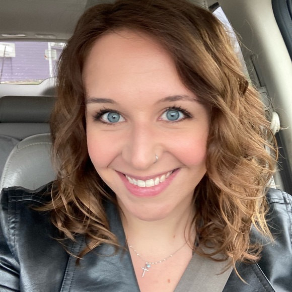 Meet your Posher, Katelyn - Picture 1 of 1